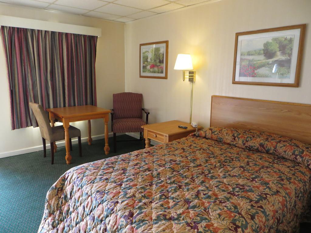 Pine Crest Motor Lodge Holly Springs Oda fotoğraf